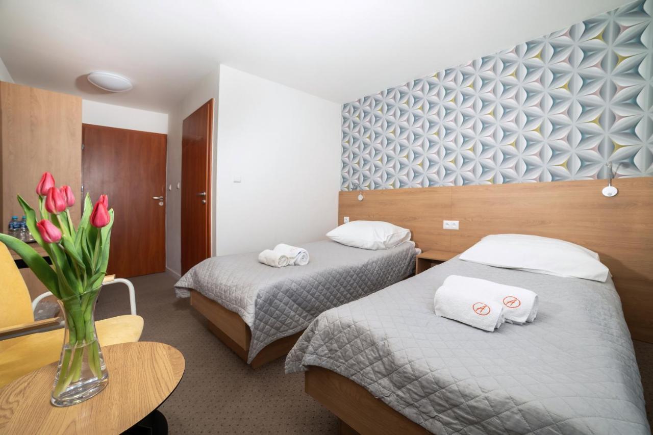 פוז'צ'יקובו Hotel Angie מראה חיצוני תמונה